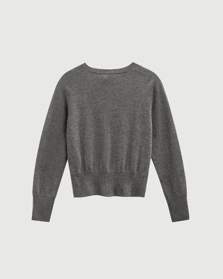 Classic grey cashmere knit for women, 100% premium cashmere, 14–15.5 microns, GOTS and Intertek verified.